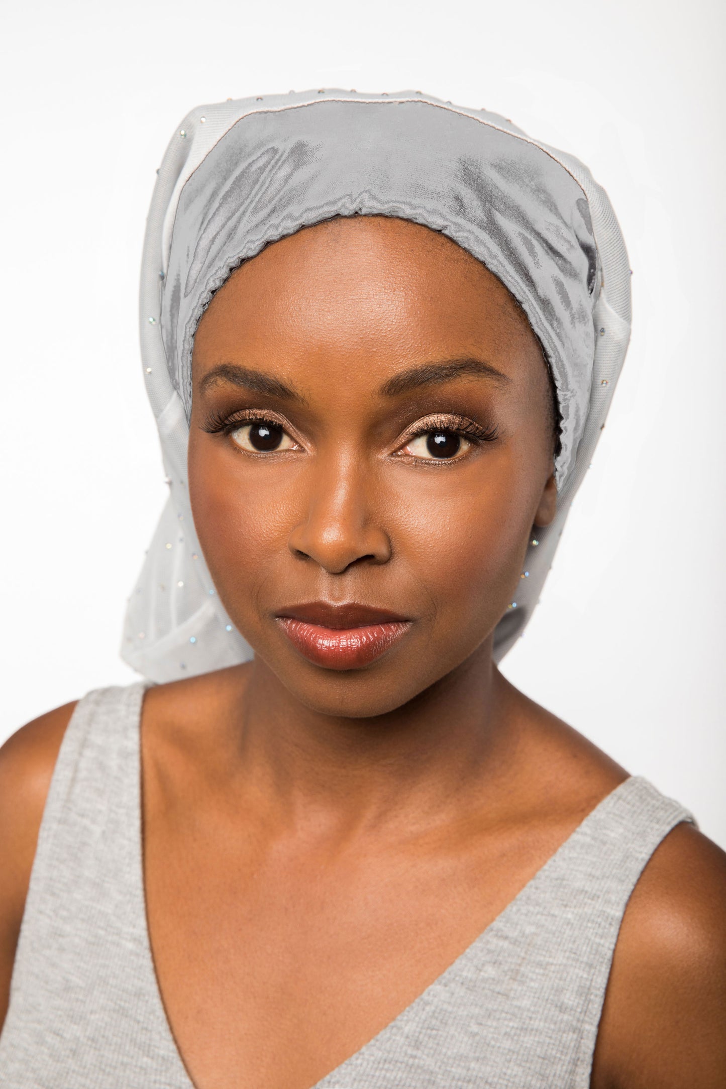 Silver Mesh Satin-Lined Bonnet with a Silver Gray Band | Angel