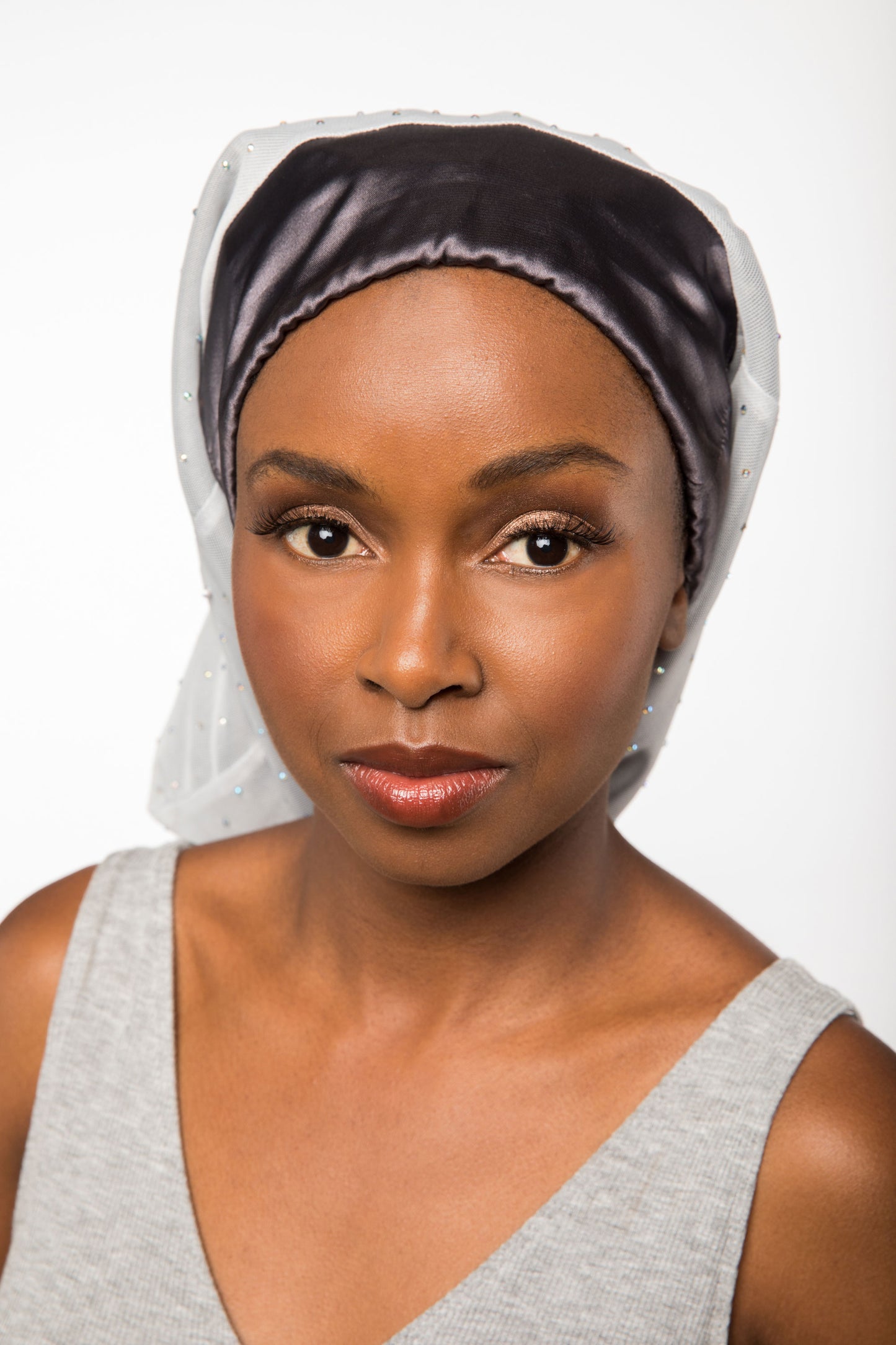 Silver Mesh Satin-Lined Bonnet with a Charcoal Band | Angel