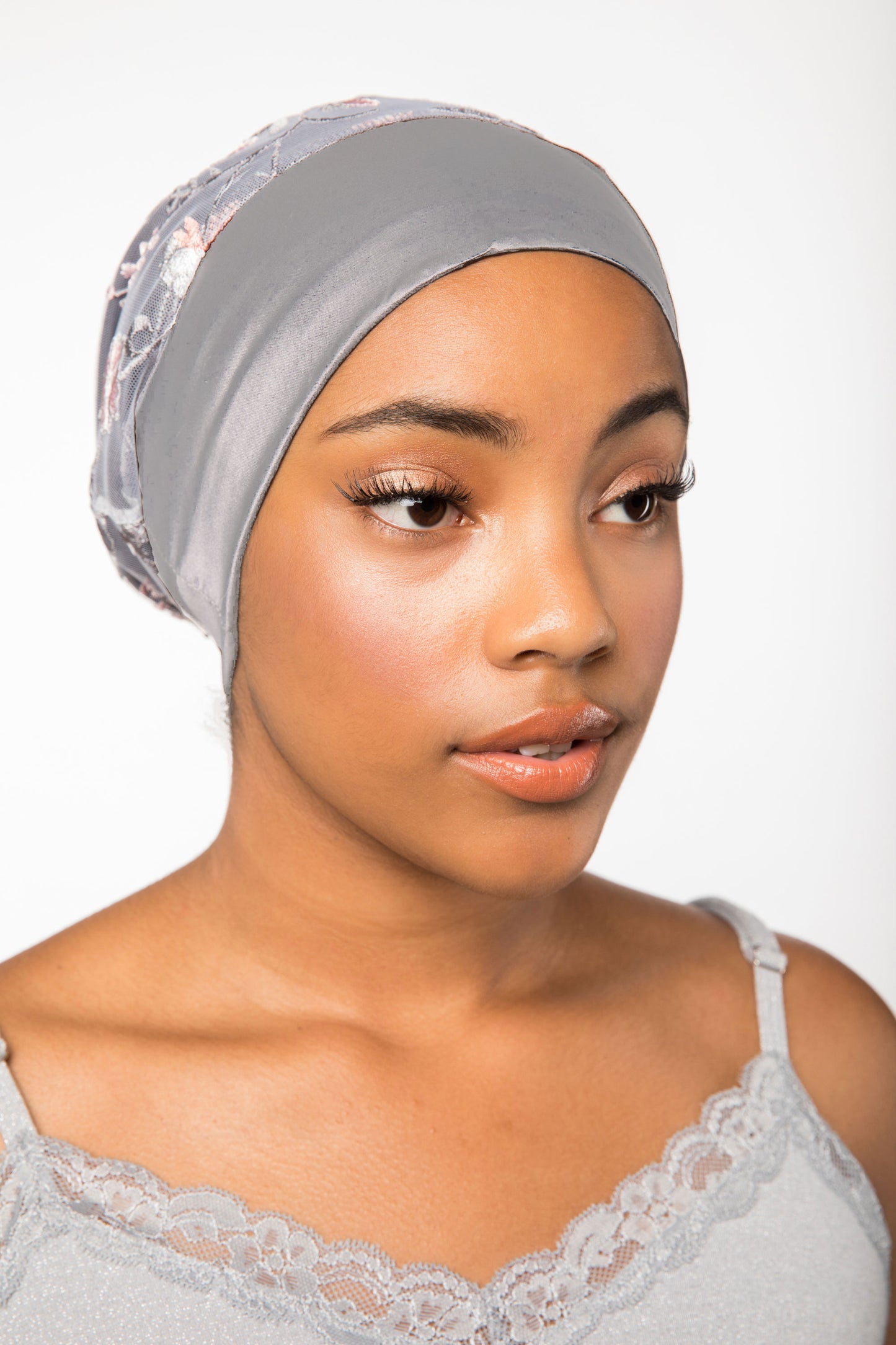 Embroidered Floral Mesh Satin-Lined Bonnet with a Silver Gray Band | Noelle
